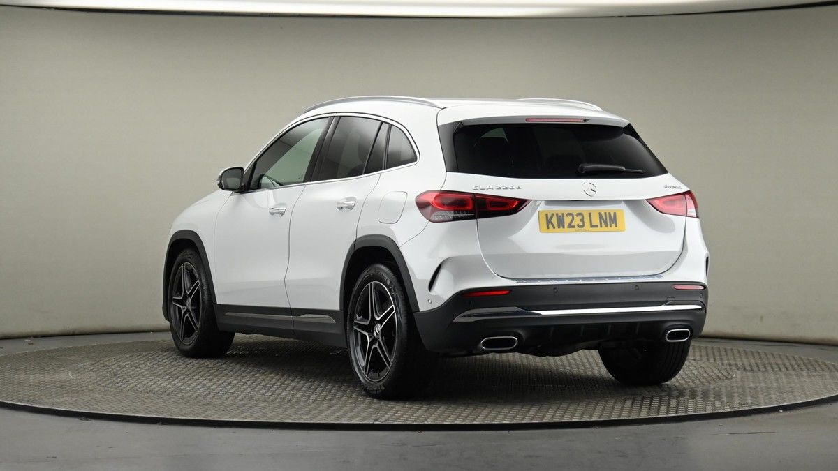 Mercedes-Benz GLA Image 24