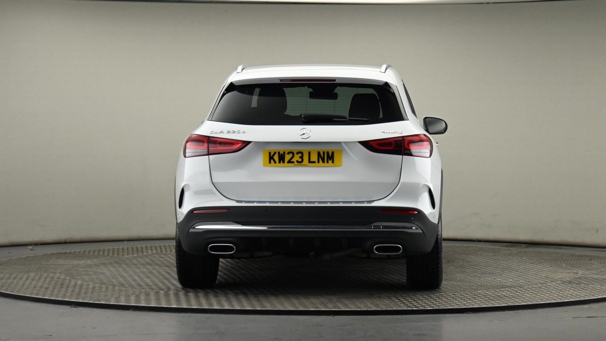Mercedes-Benz GLA Image 25