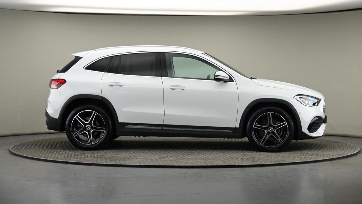 Mercedes-Benz GLA Image 27