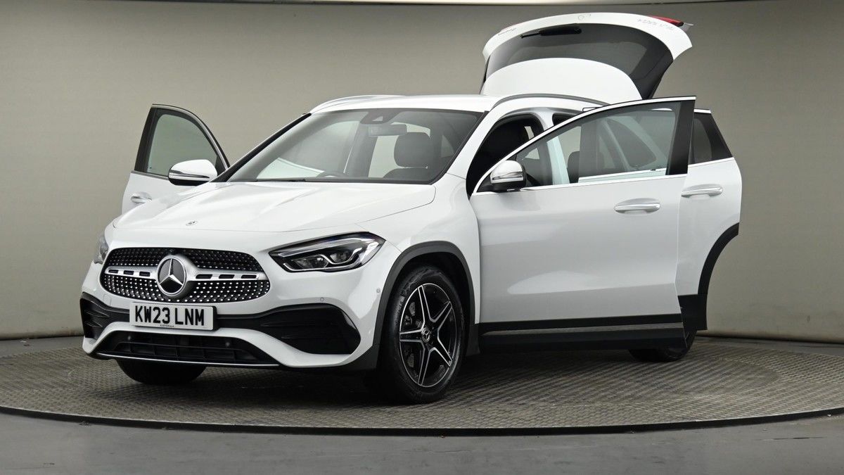 Mercedes-Benz GLA Image 28