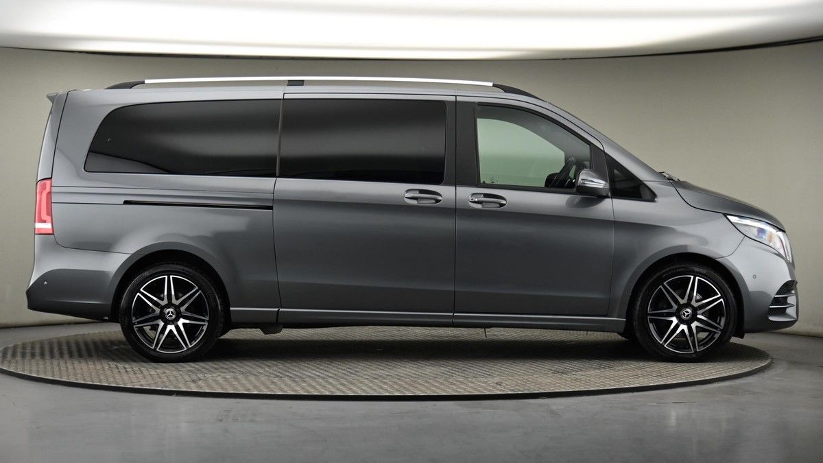 Mercedes-Benz V Class Image 27
