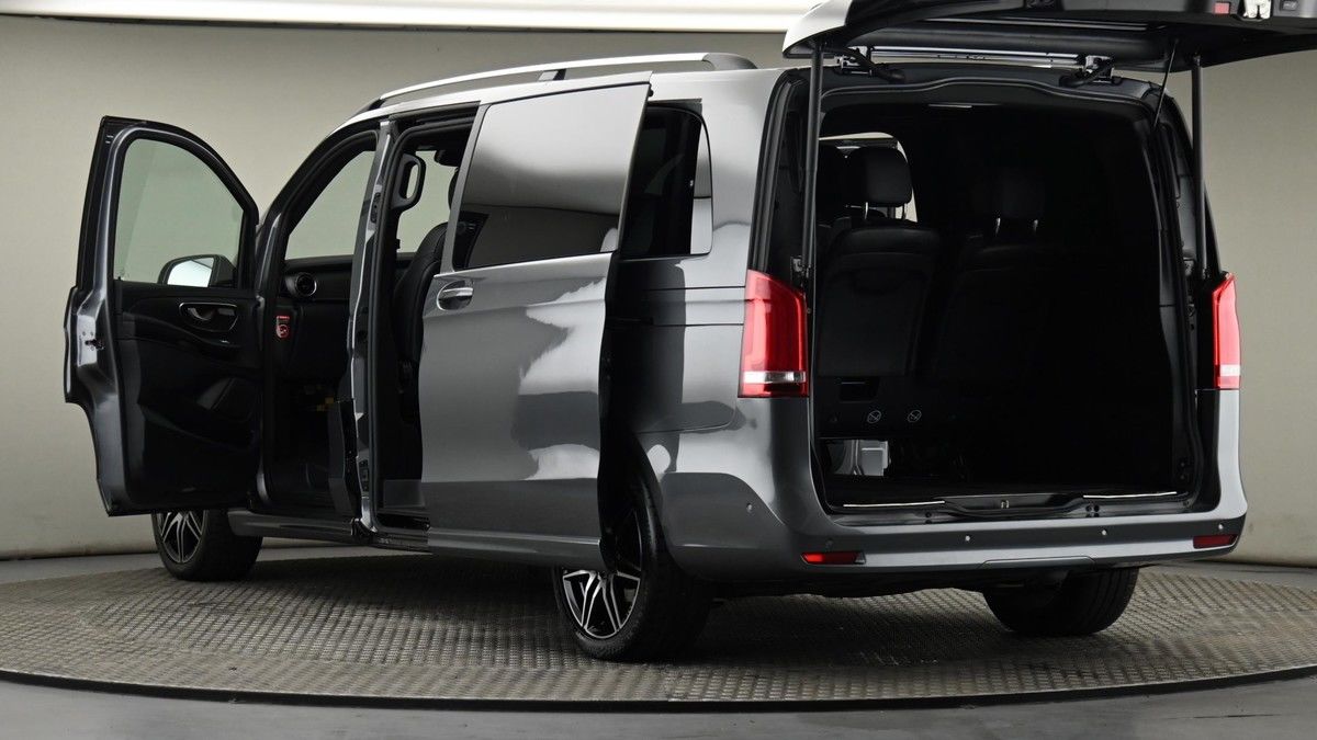 Mercedes-Benz V Class Image 29