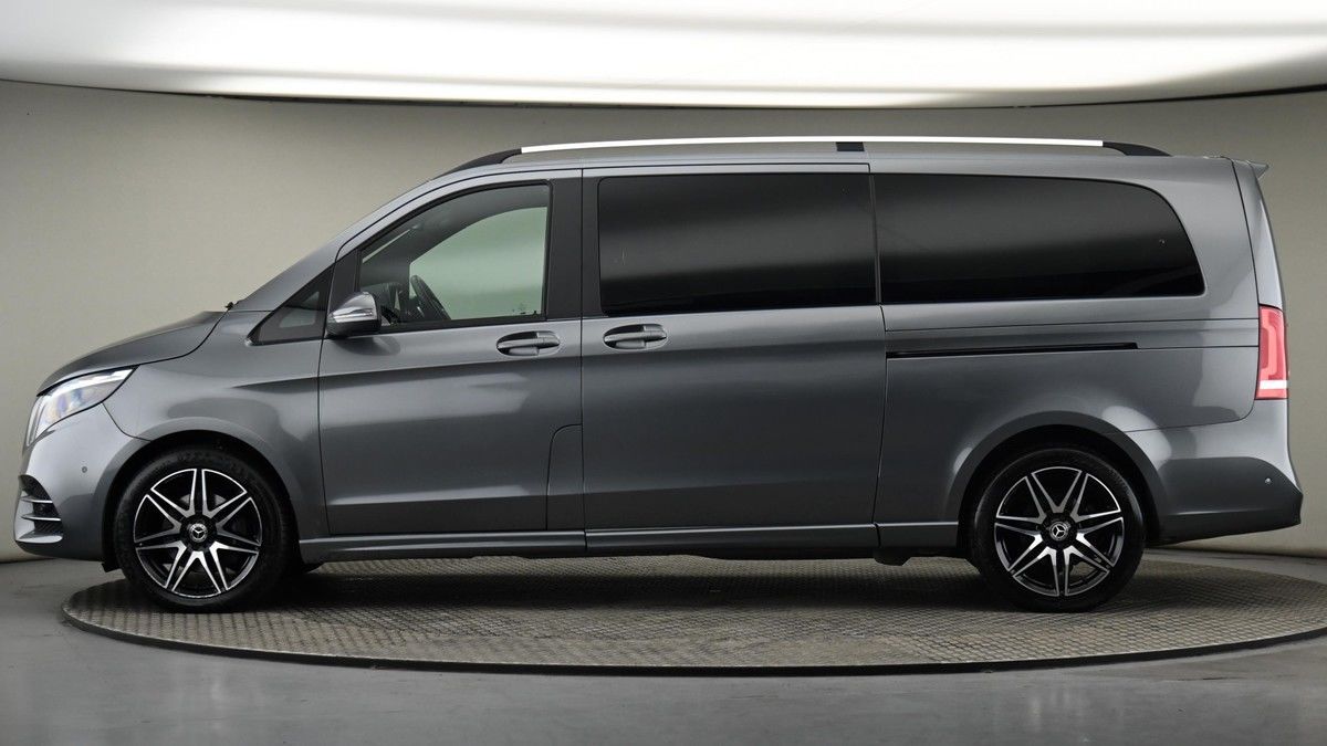 Mercedes-Benz V Class Image 23