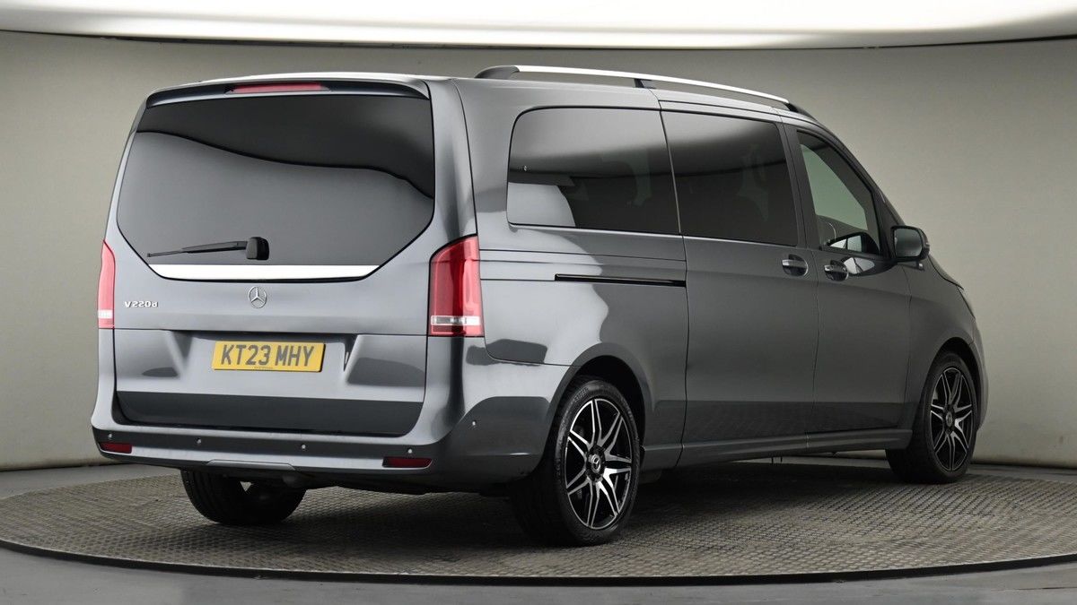 Mercedes-Benz V Class Image 26