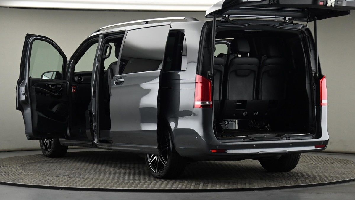 Mercedes-Benz V Class Image 29