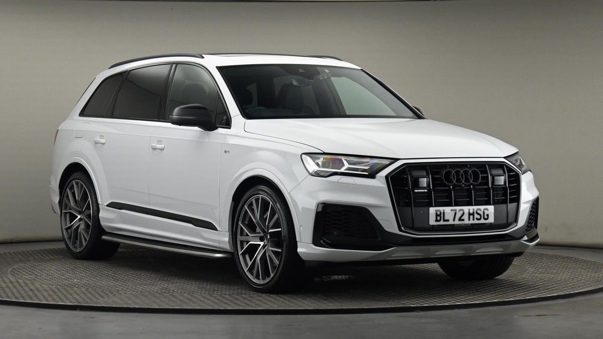 Audi Q7 Sticky Header Image