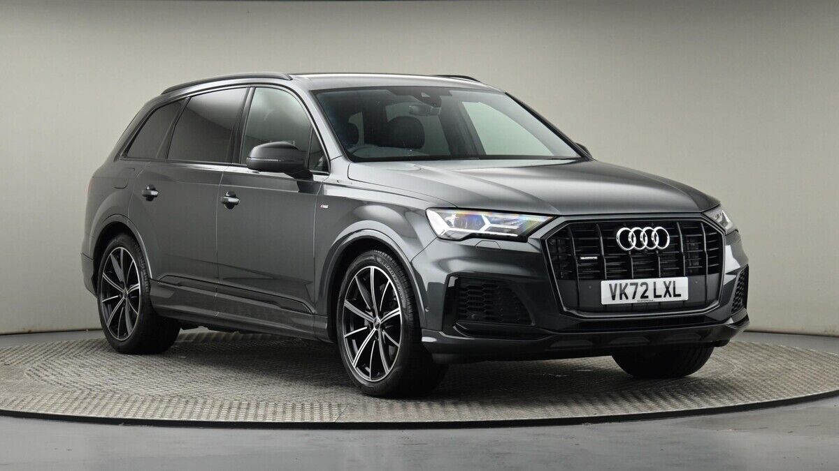 Audi Q7 Sticky Header Image