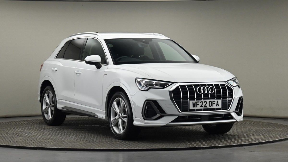 Audi Q3 Sticky Header Image