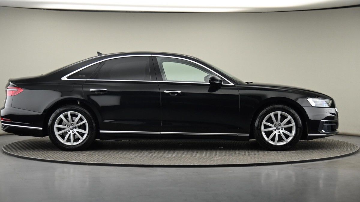 Audi A8 Image 27