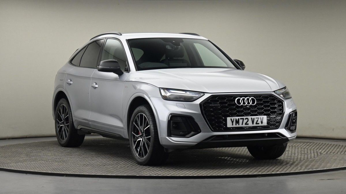 Audi Q5 Sticky Header Image