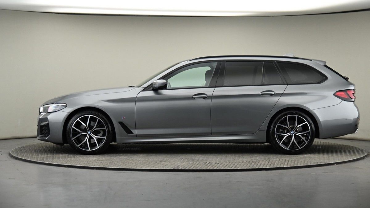 BMW 5 Series Image 22