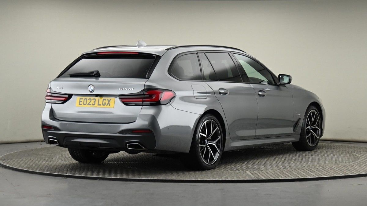 BMW 5 Series Image 25