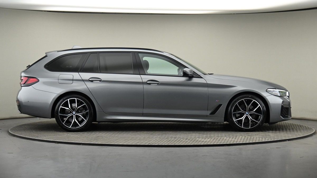 BMW 5 Series Image 26