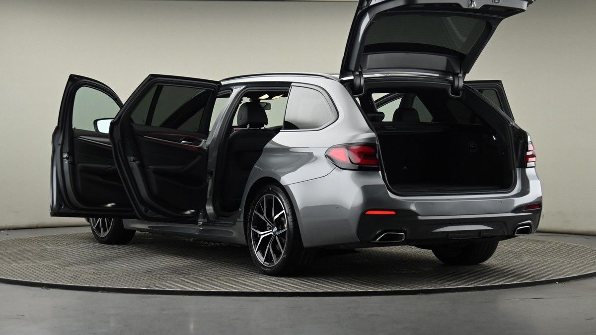 BMW 5 Series Image 28