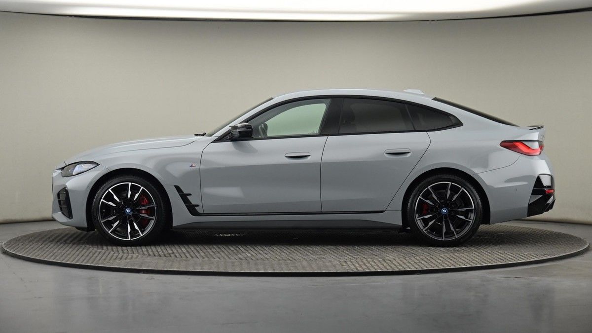 BMW i4 Image 11