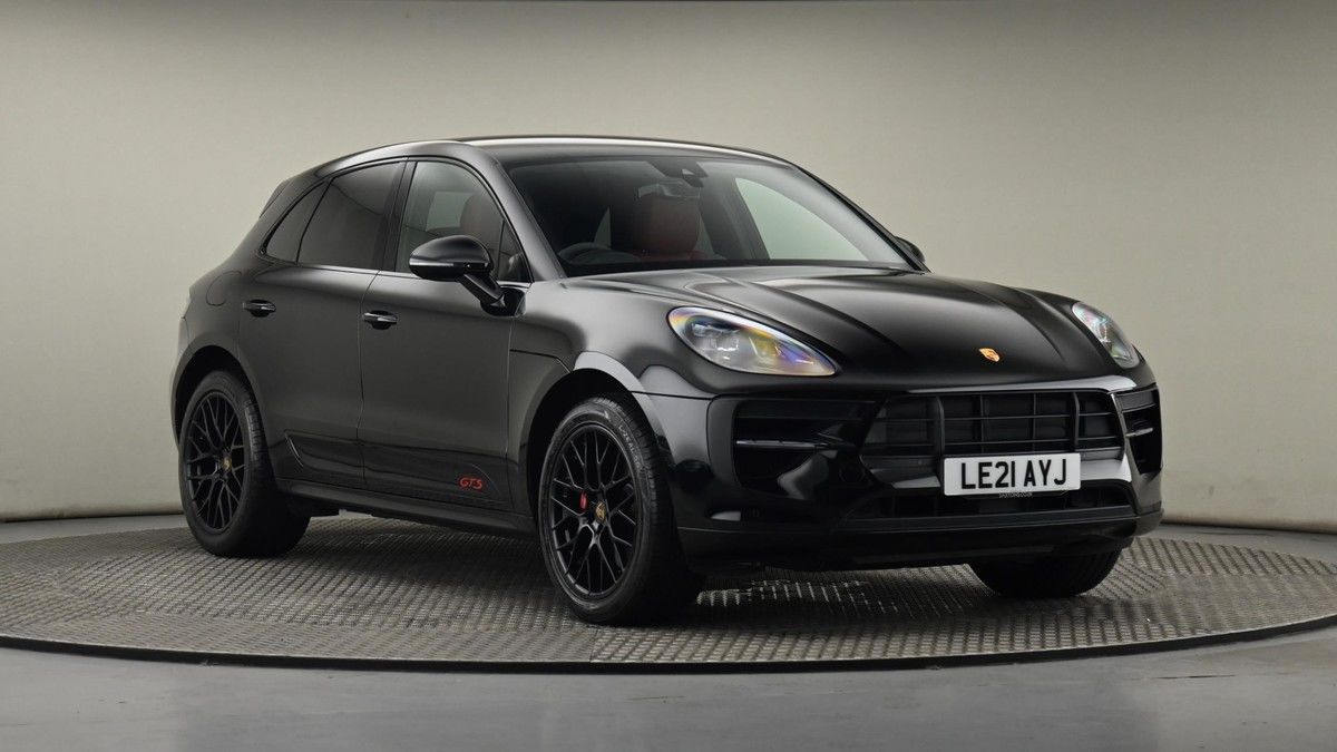 Porsche Macan Sticky Header Image