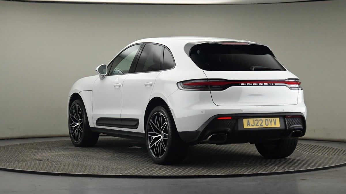 Porsche Macan Image 24