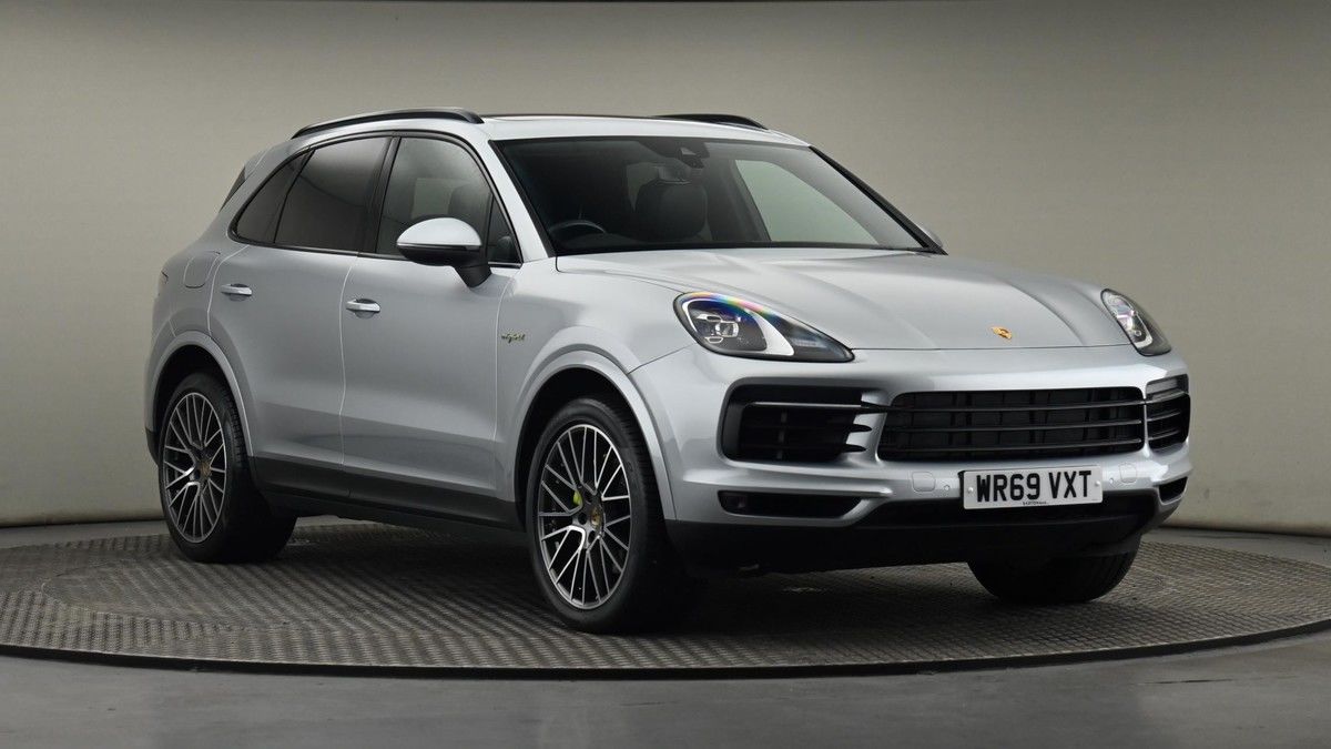 Porsche Cayenne Sticky Header Image