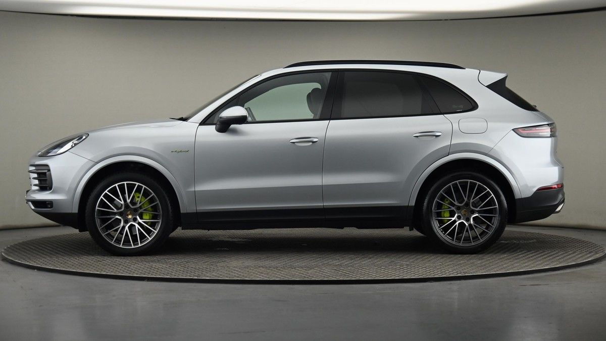 Porsche Cayenne Image 23