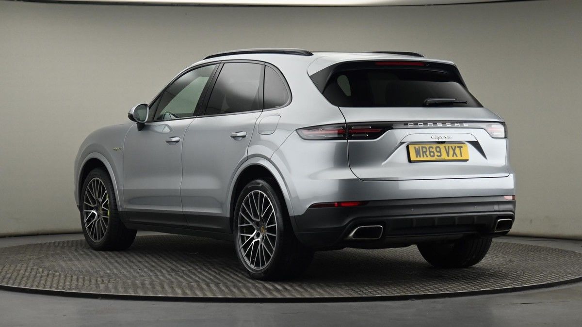 Porsche Cayenne Image 24
