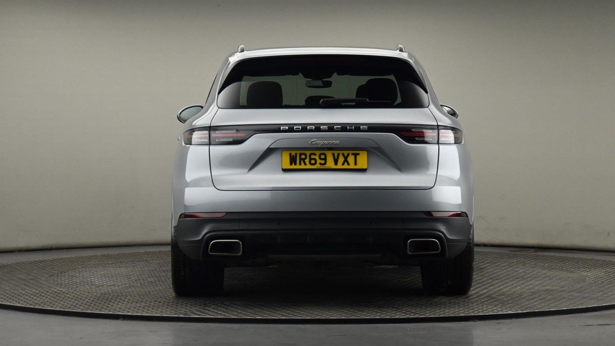 Porsche Cayenne Image 25