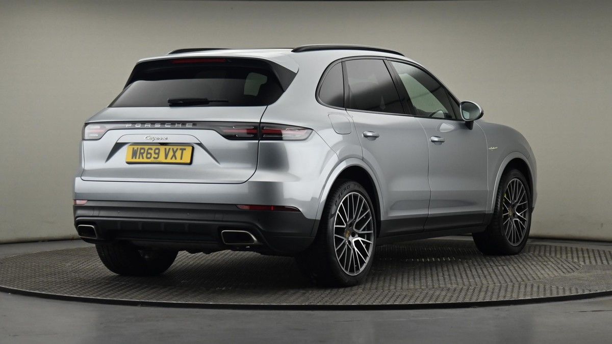 Porsche Cayenne Image 26