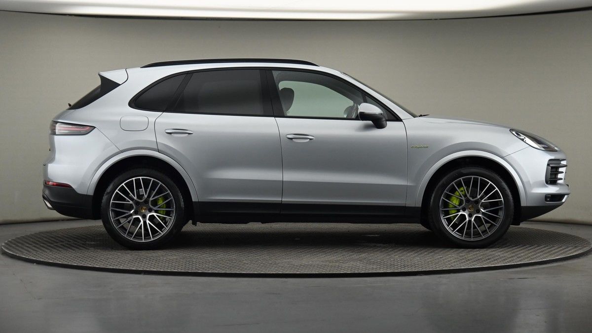 Porsche Cayenne Image 27