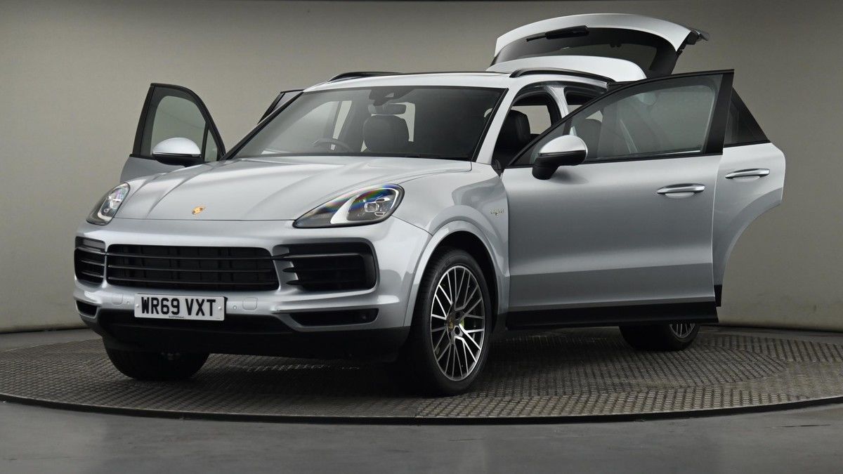 Porsche Cayenne Image 28