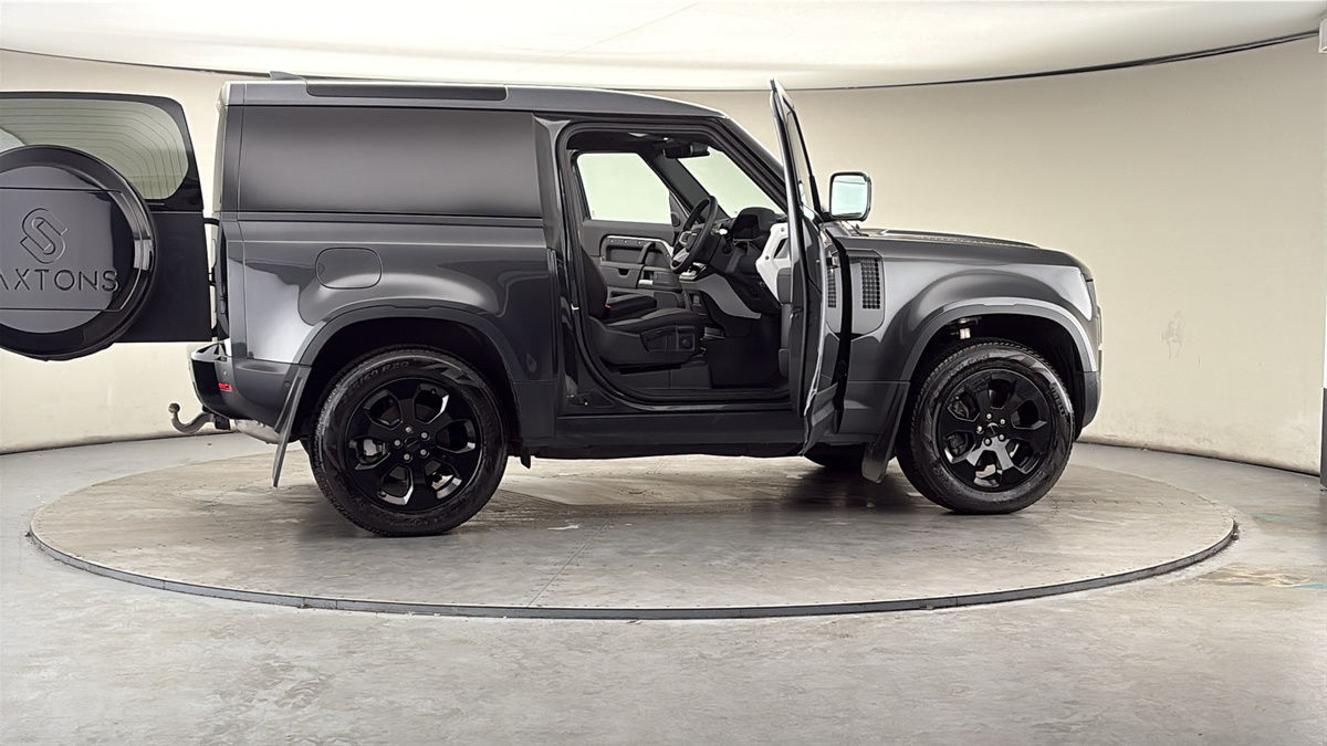 More views of Land Rover Defender 90