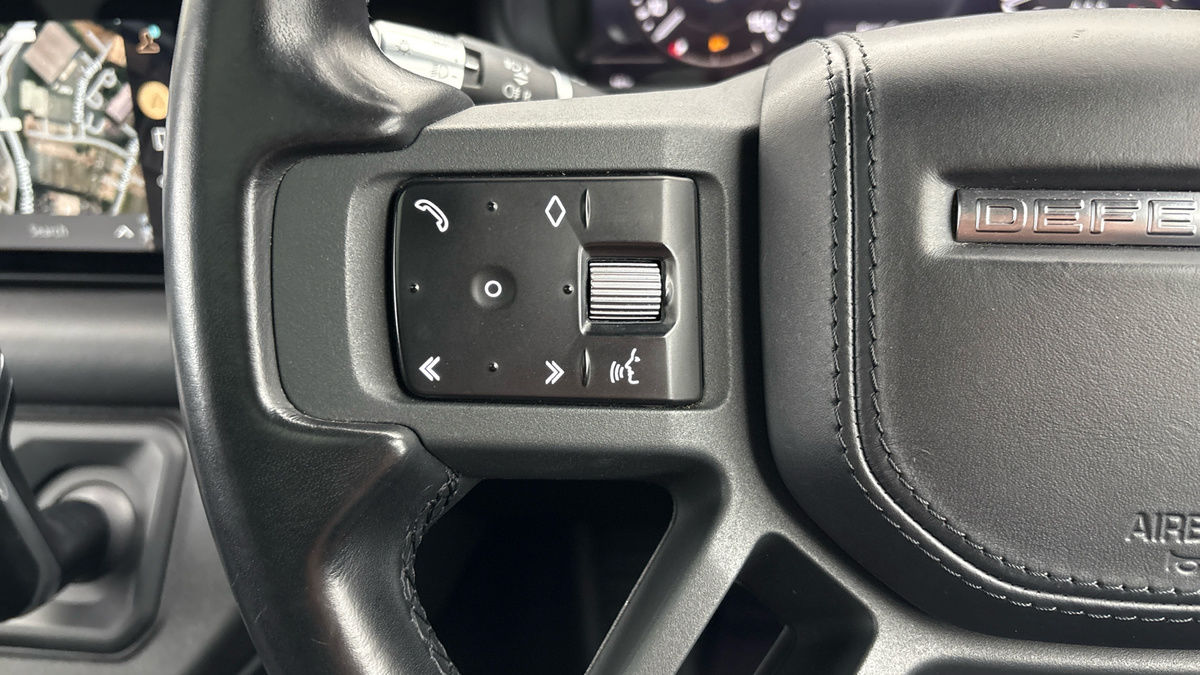 Land Rover Defender 110 Image 13