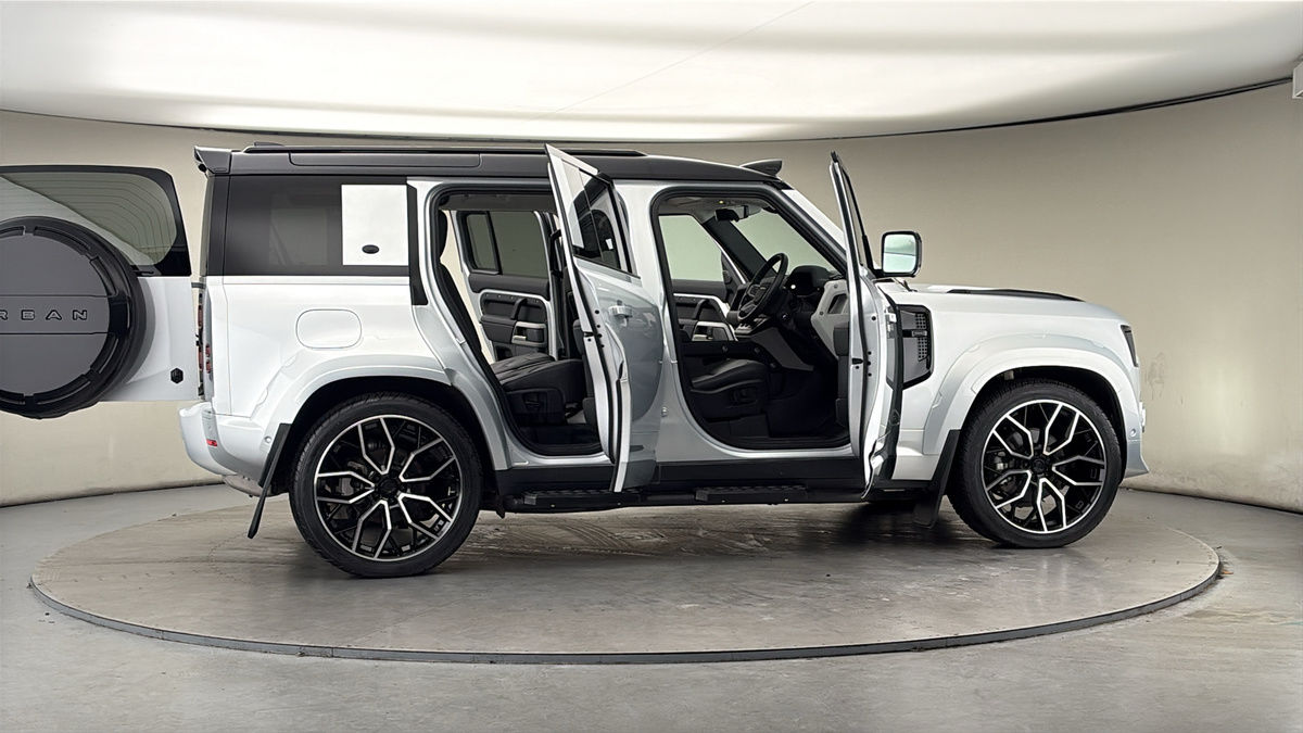 More views of Land Rover Defender 110