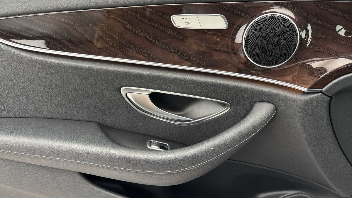 Mercedes-Benz E Class Image 19