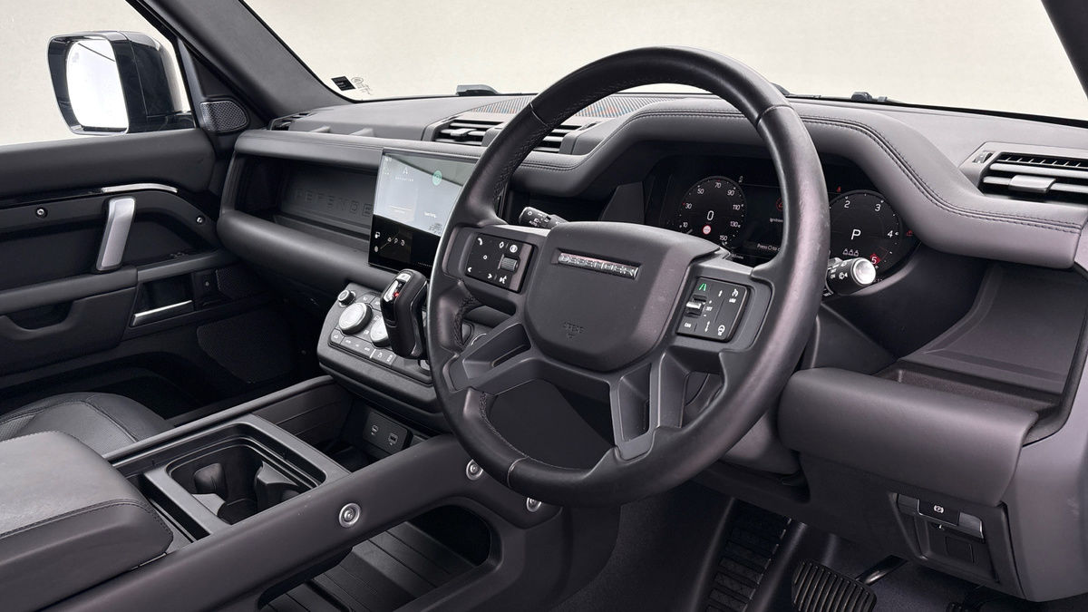 Land Rover Defender 110 Image 5