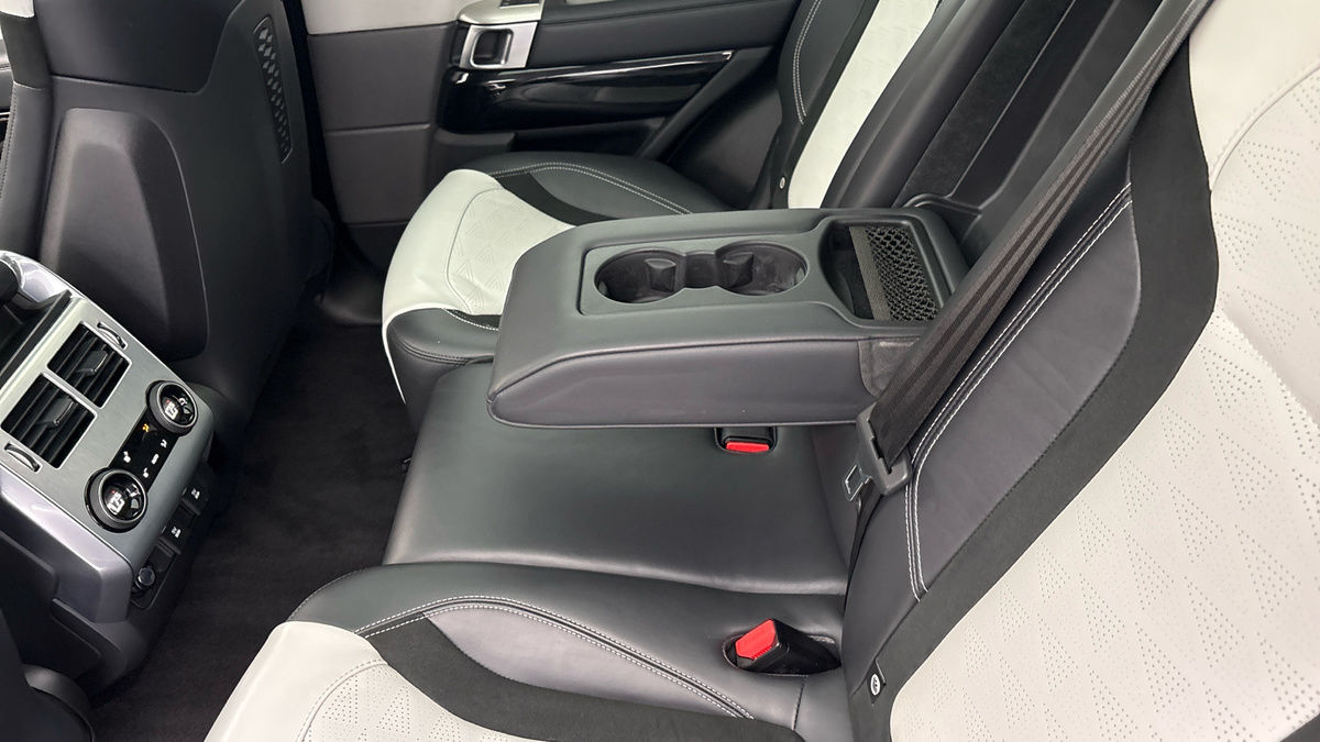 Land Rover Range Rover Sport Image 9