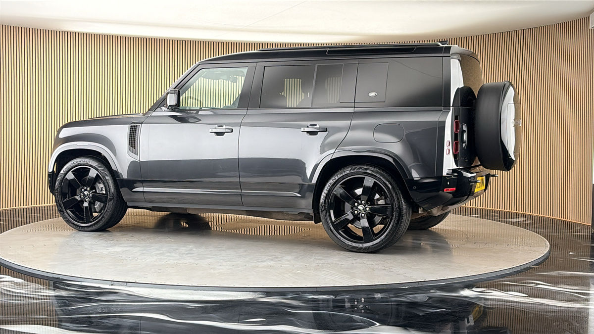 More views of Land Rover Defender 110