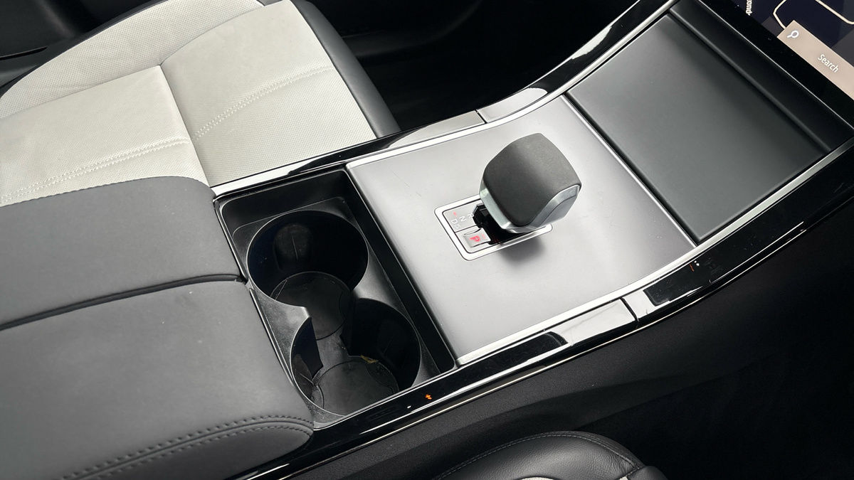 Land Rover Range Rover Velar Image 18