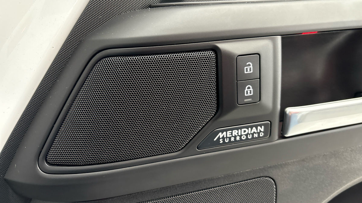 Land Rover Defender 90 Image 25