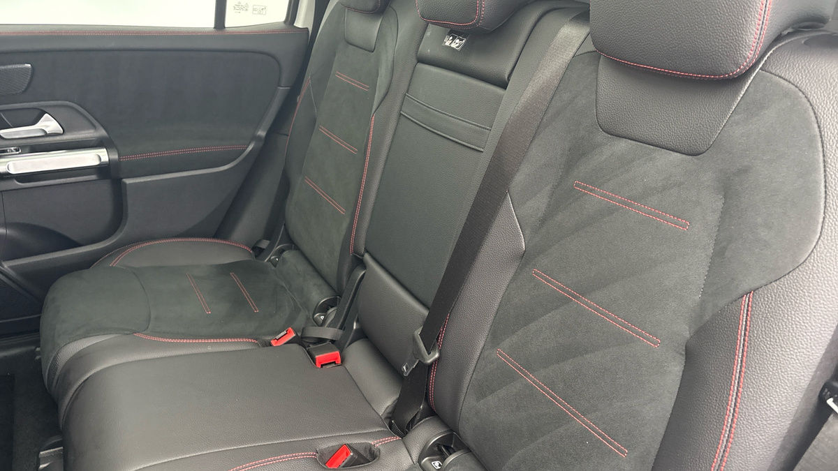 Mercedes-Benz GLB Image 8