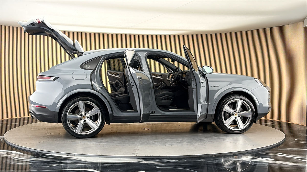 More views of Porsche Cayenne