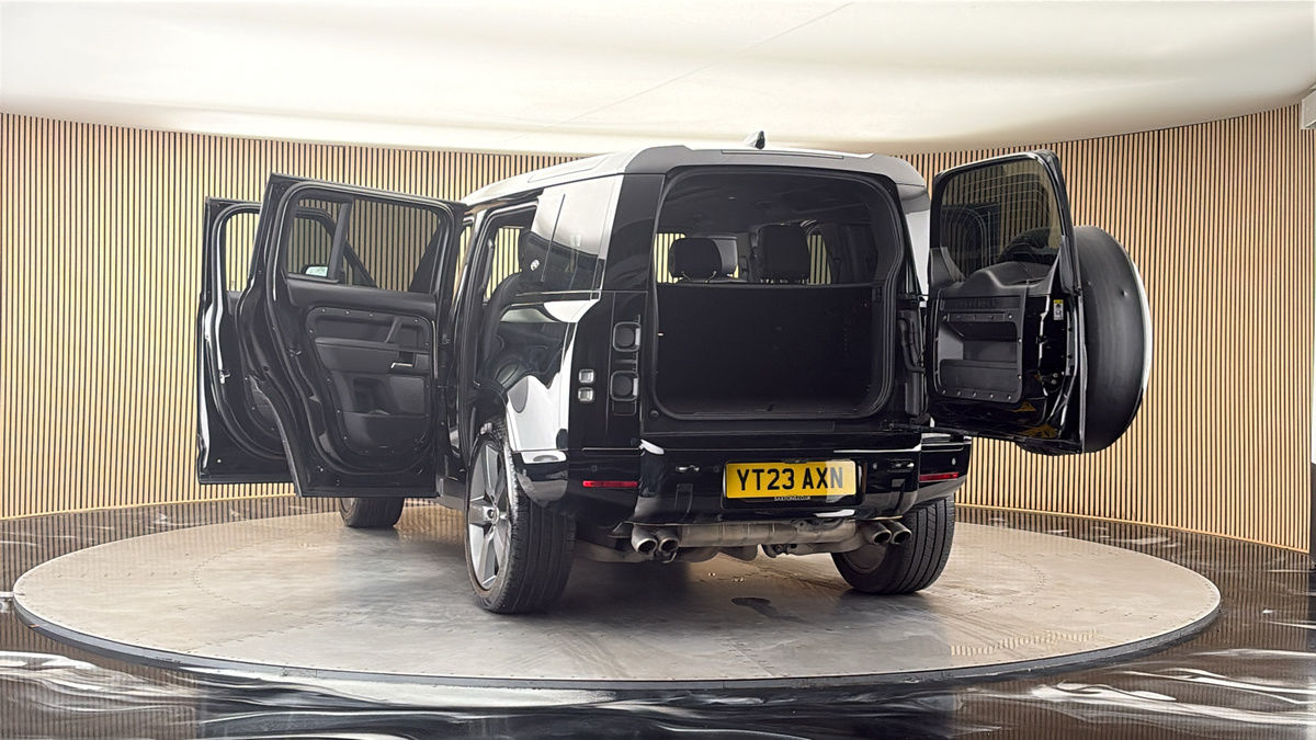 More views of Land Rover Defender 110