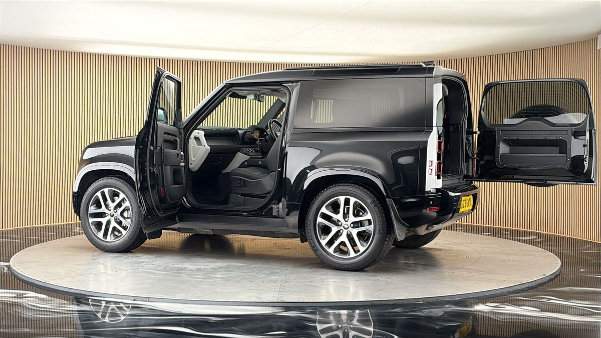 More views of Land Rover Defender 90