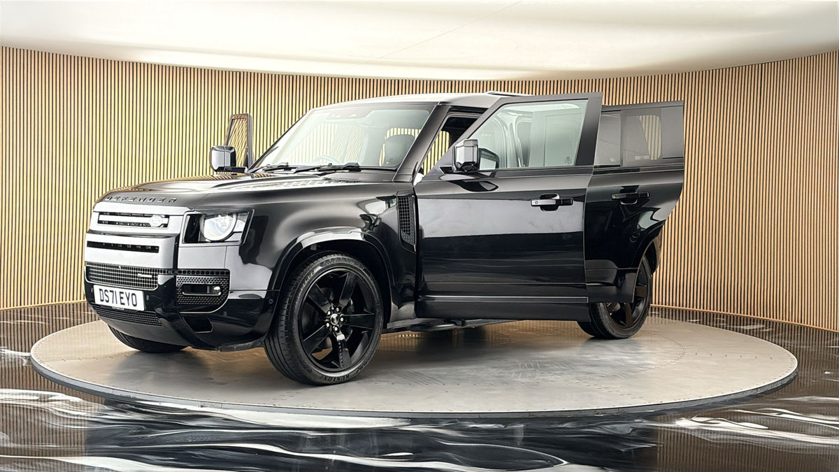 Land Rover Defender 110 Image 22