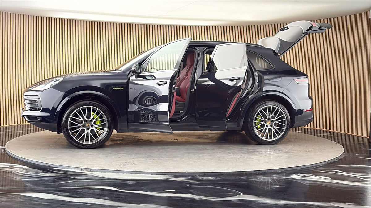More views of Porsche Cayenne
