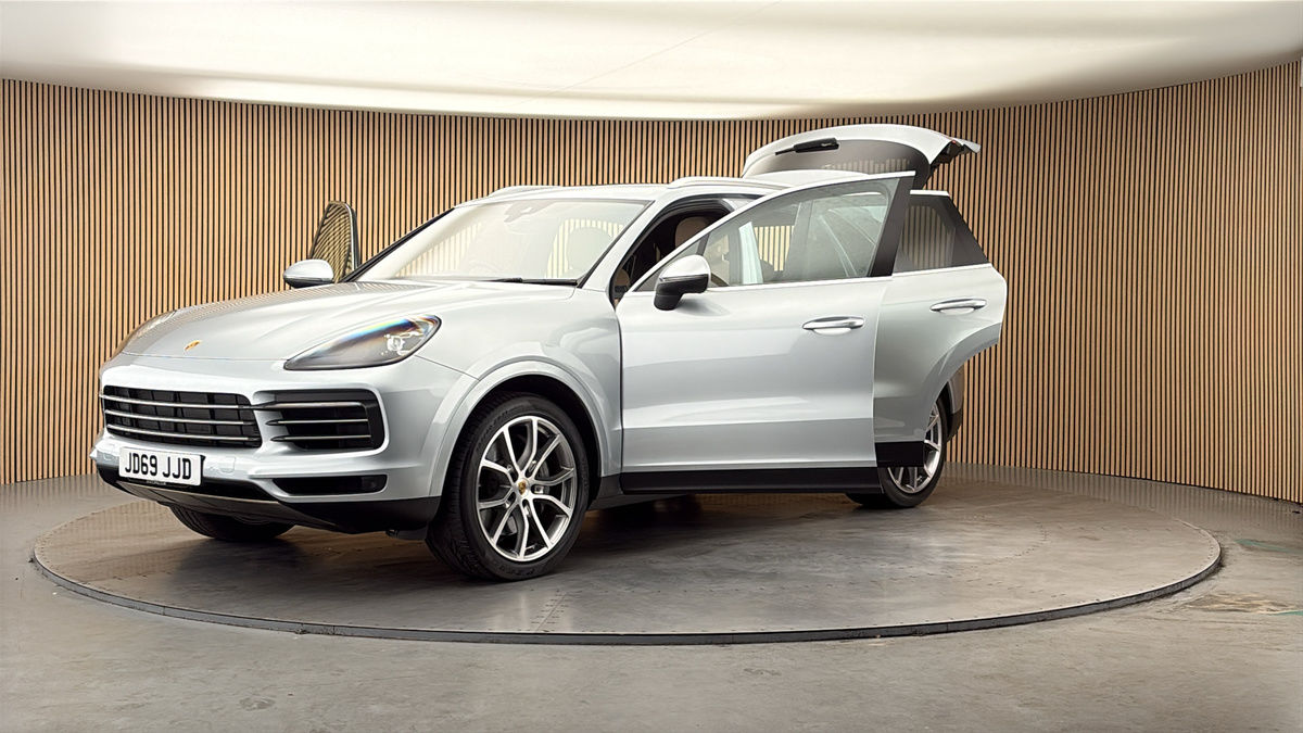 More views of Porsche Cayenne