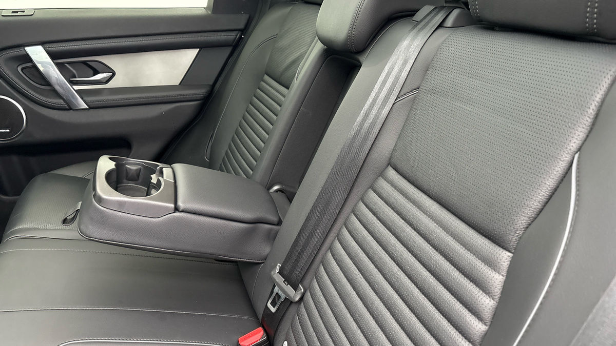 Land Rover Discovery Sport Image 9