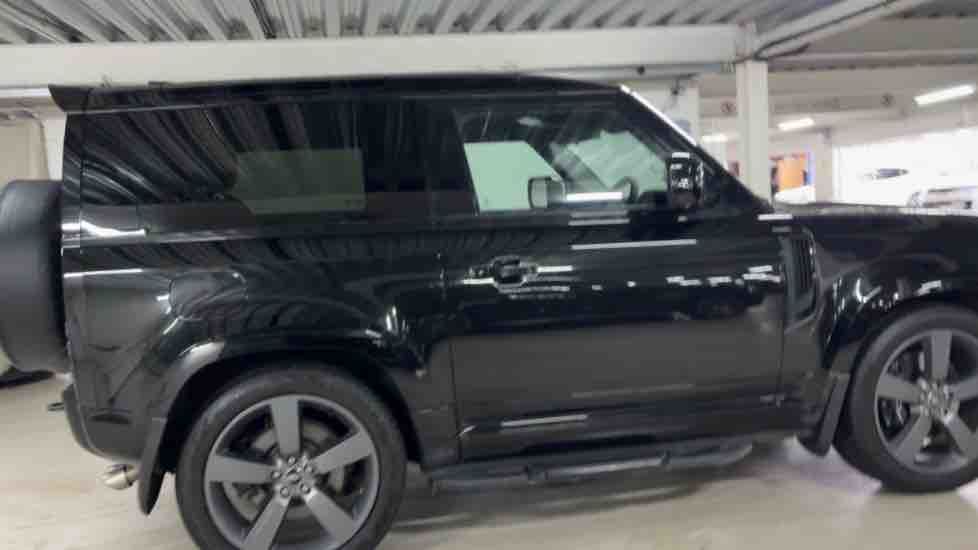 More views of Land Rover Defender 90