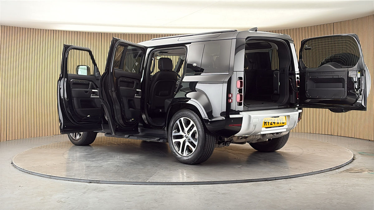 More views of Land Rover Defender 110