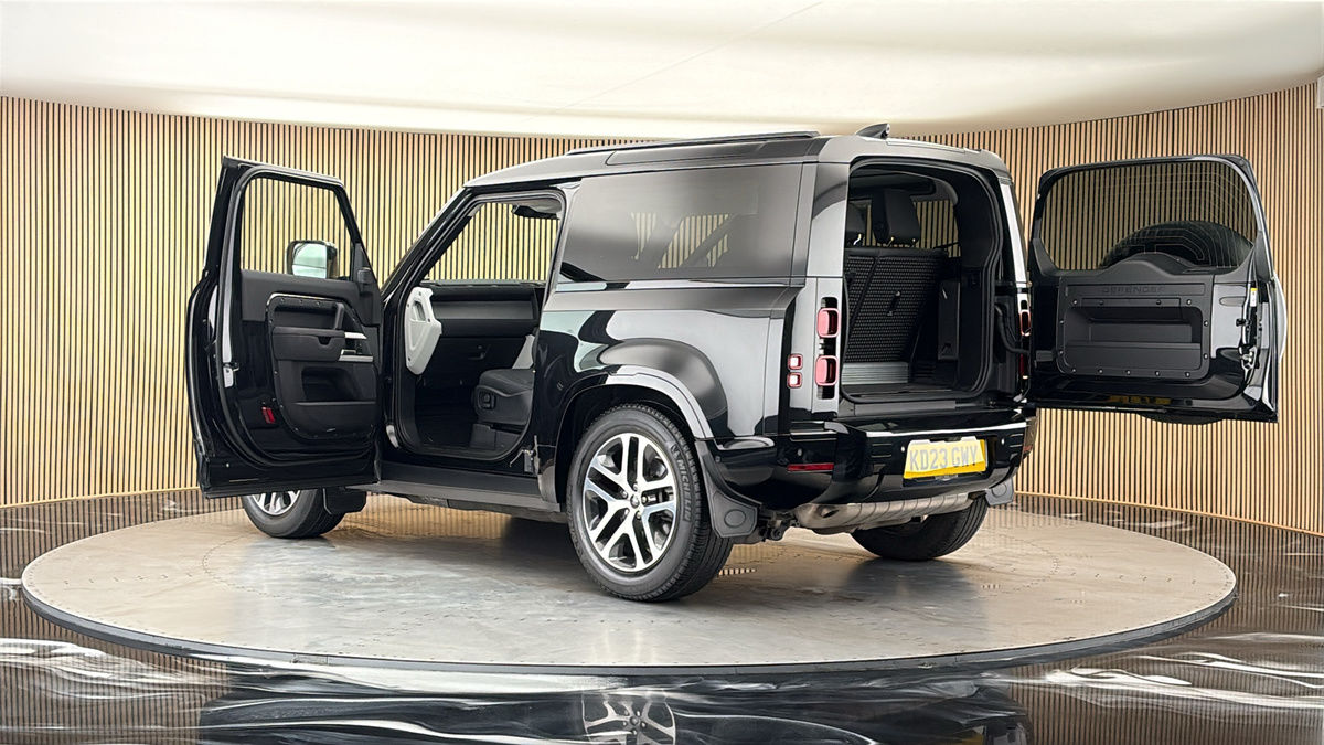 More views of Land Rover Defender 90