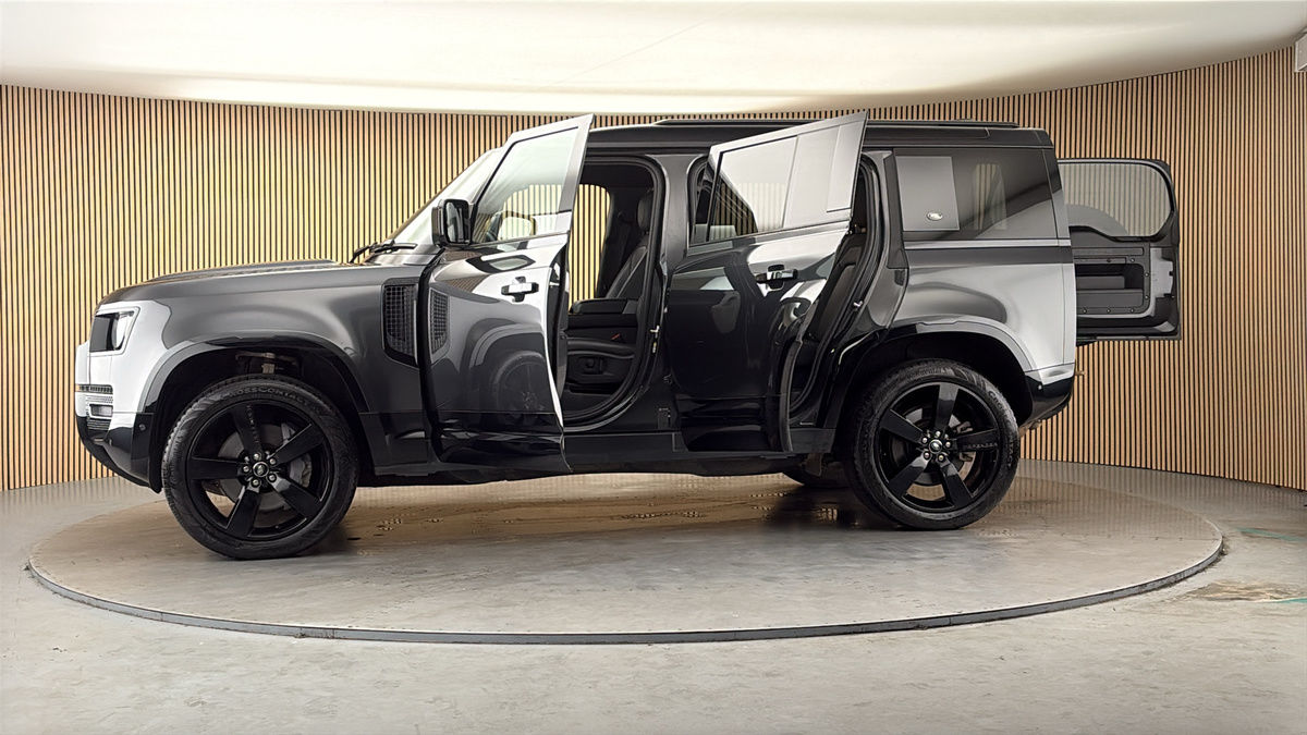 More views of Land Rover Defender 110