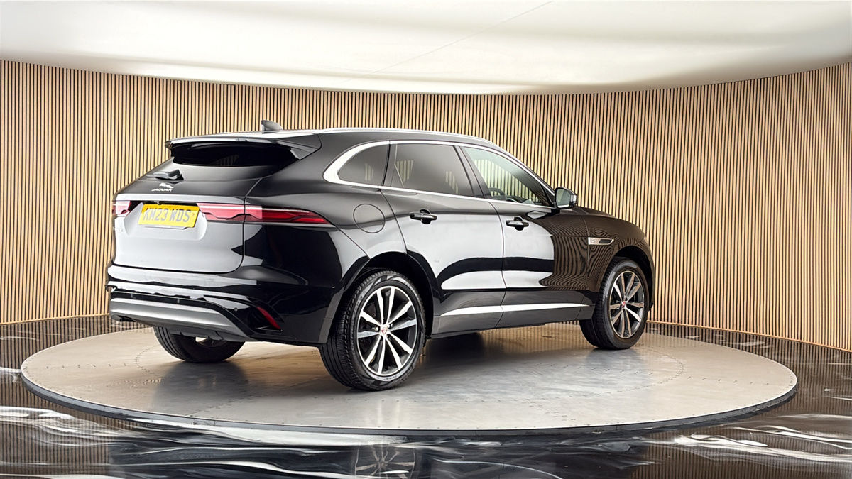 Jaguar F-PACE Image 21